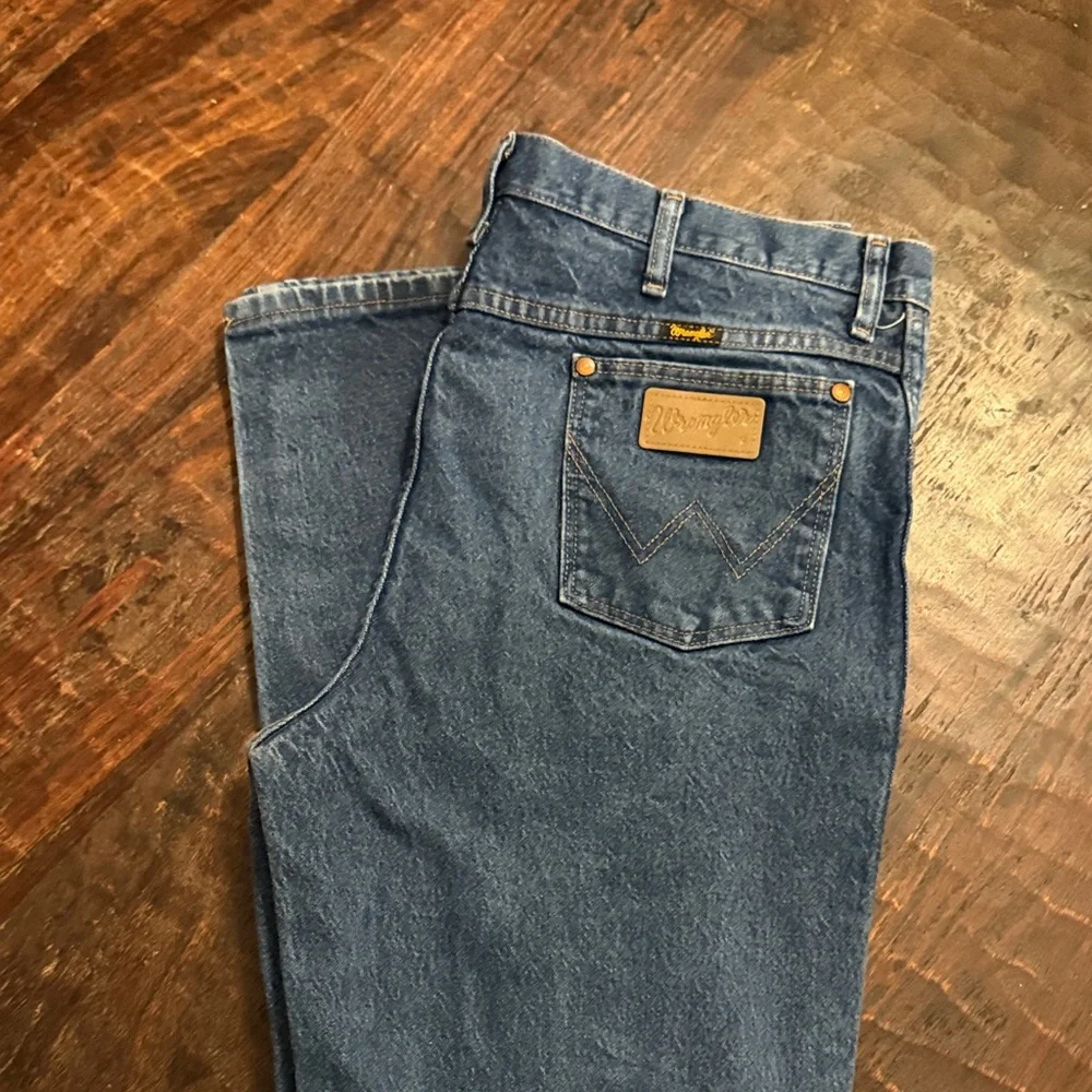 Wrangler Relaxed Fit Dark Blue Denim Jeans 36x38 slim fit